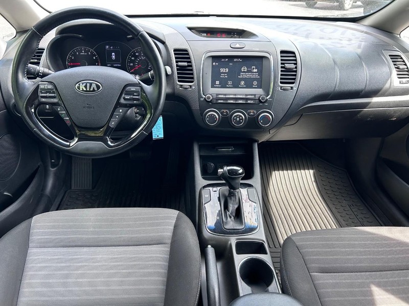 Kia Forte Vehicle Image 08