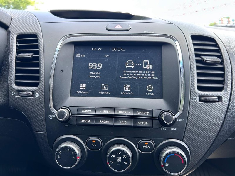Kia Forte Vehicle Image 12