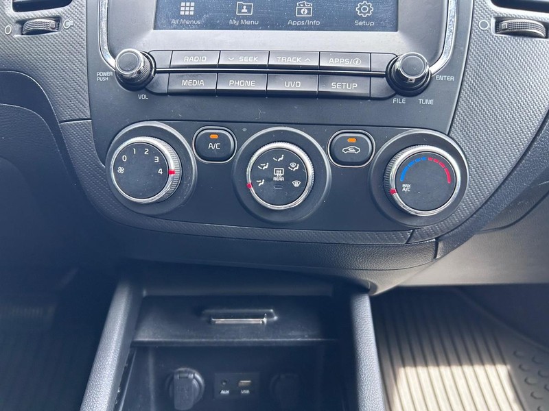 Kia Forte Vehicle Image 13