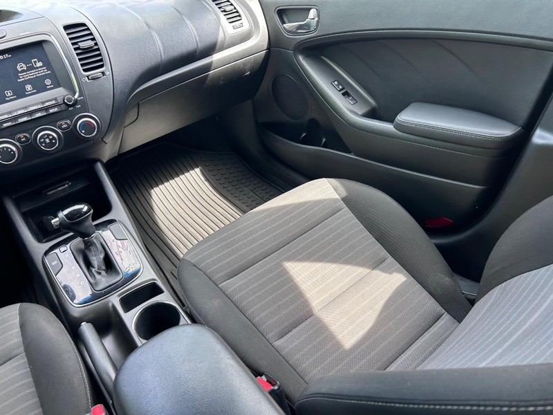Kia Forte Vehicle Image 15