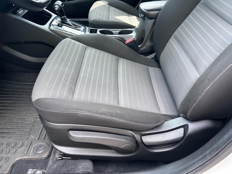 Kia Forte Vehicle Image 17