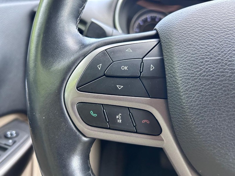 Jeep Cherokee Vehicle Image 10