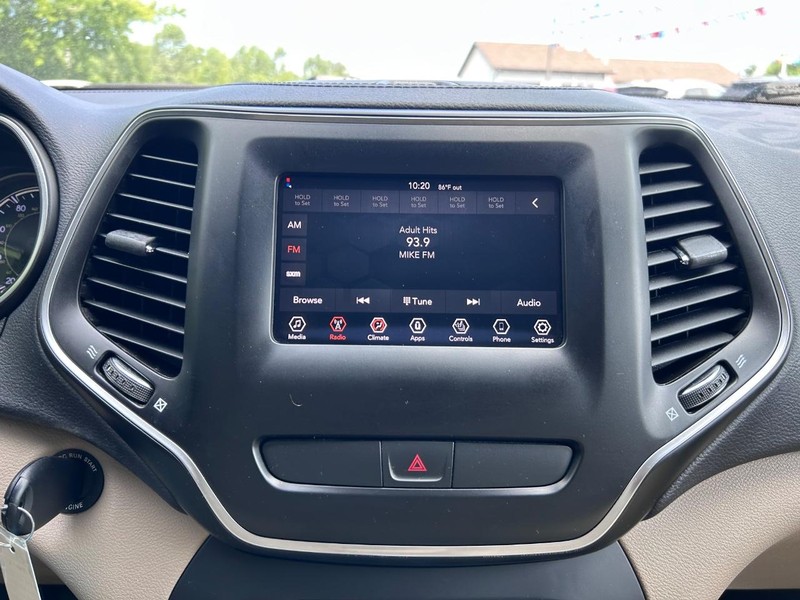 Jeep Cherokee Vehicle Image 12