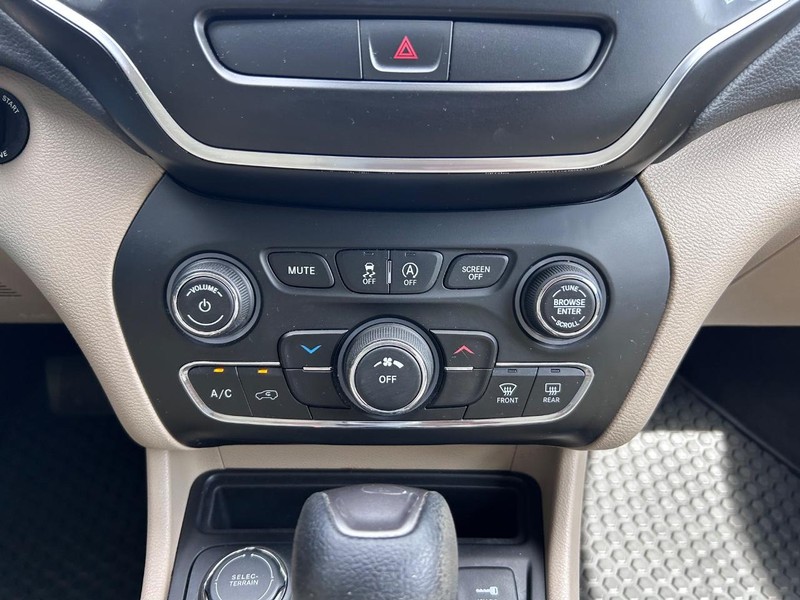 Jeep Cherokee Vehicle Image 13