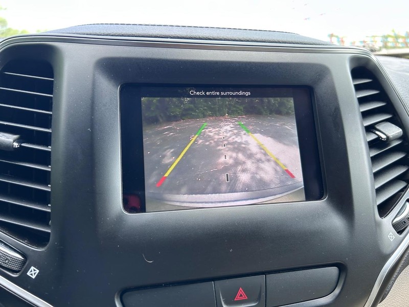Jeep Cherokee Vehicle Image 19