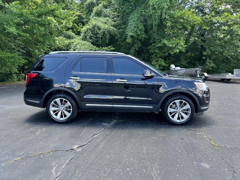 Ford Explorer Vehicle Image 02