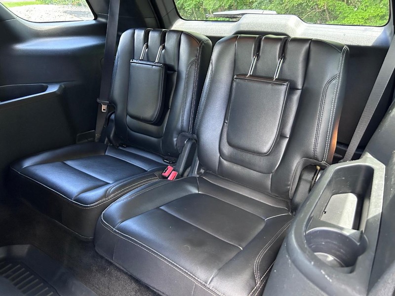 Ford Explorer Vehicle Image 08