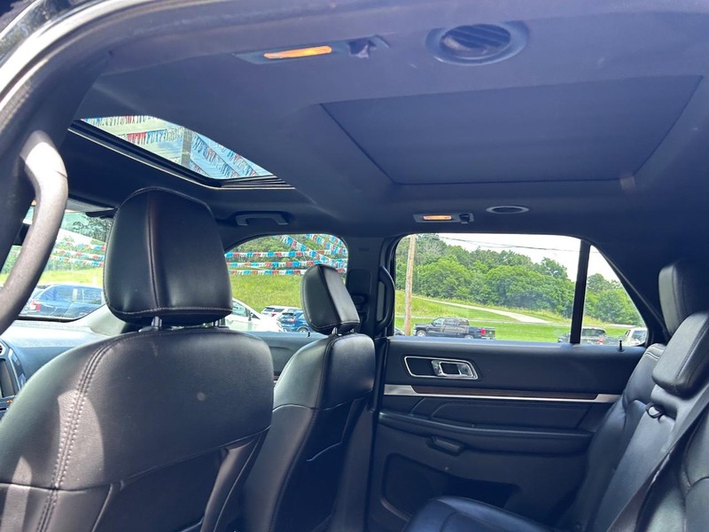 Ford Explorer Vehicle Image 10