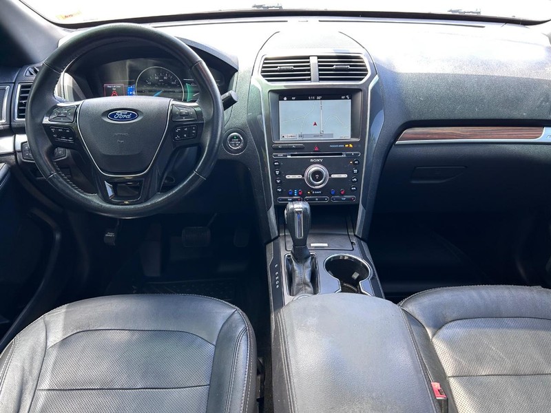 Ford Explorer Vehicle Image 12