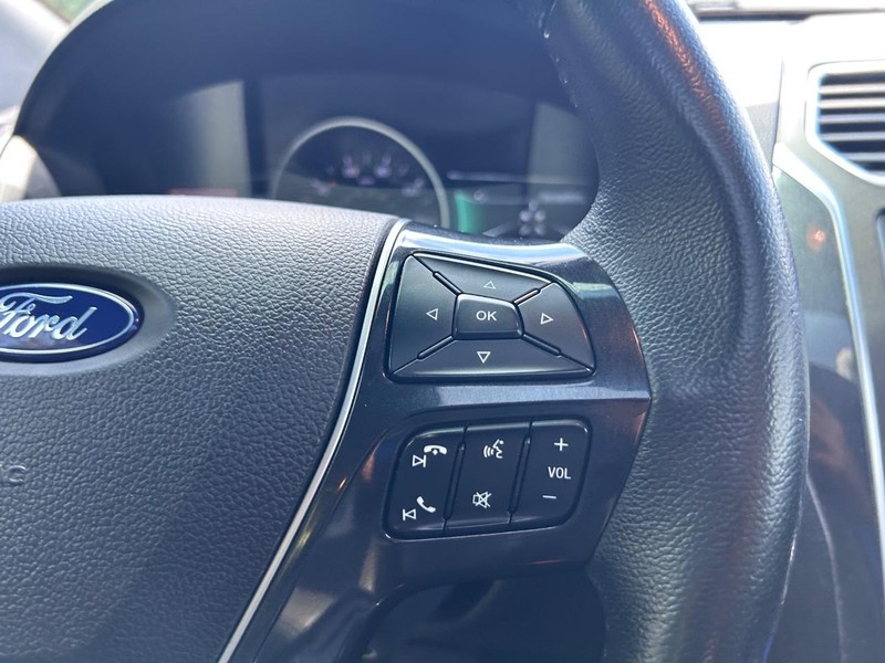 Ford Explorer Vehicle Image 15