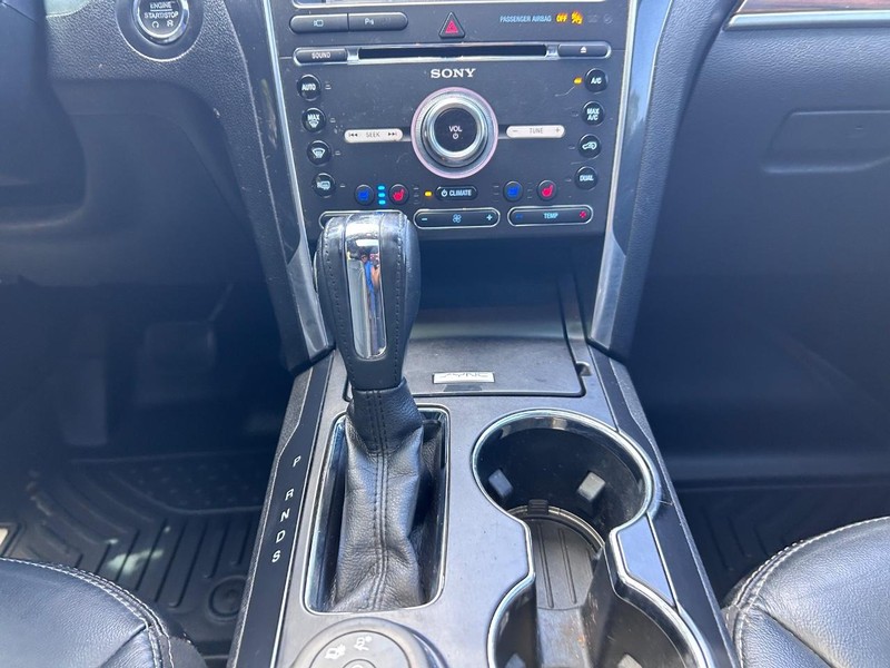 Ford Explorer Vehicle Image 18