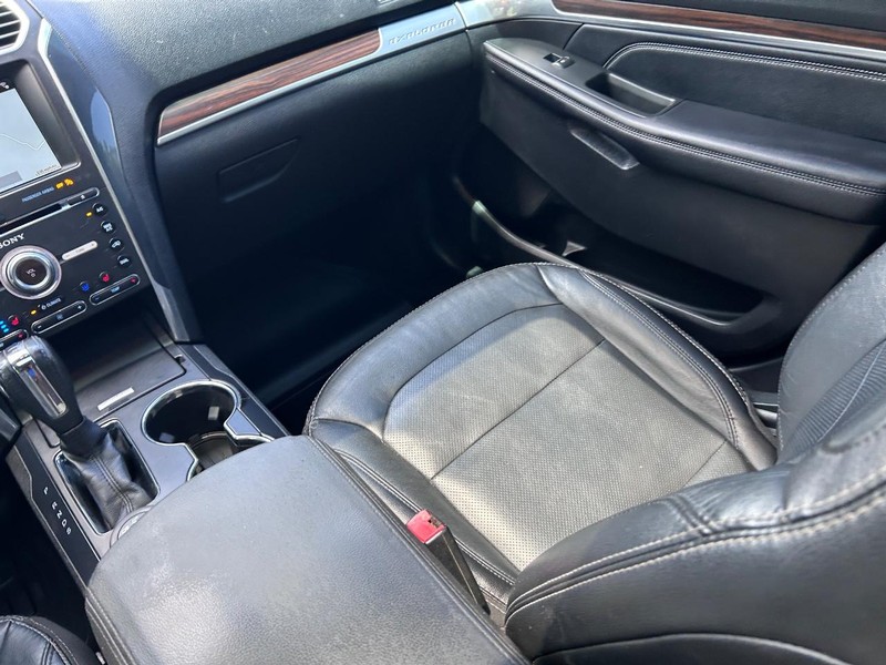 Ford Explorer Vehicle Image 19