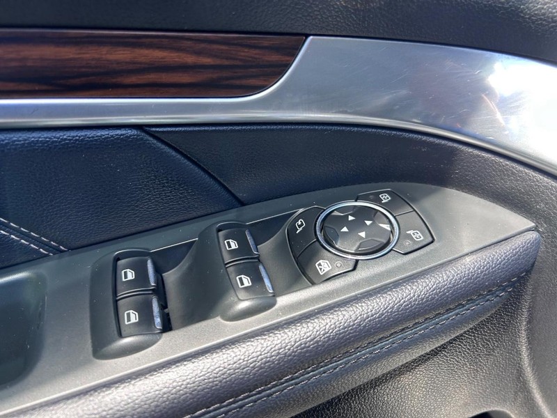 Ford Explorer Vehicle Image 20