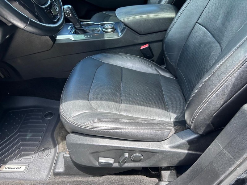 Ford Explorer Vehicle Image 22