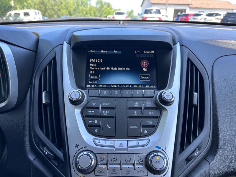 Chevrolet Equinox Vehicle Image 14