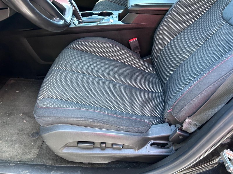 Chevrolet Equinox Vehicle Image 19