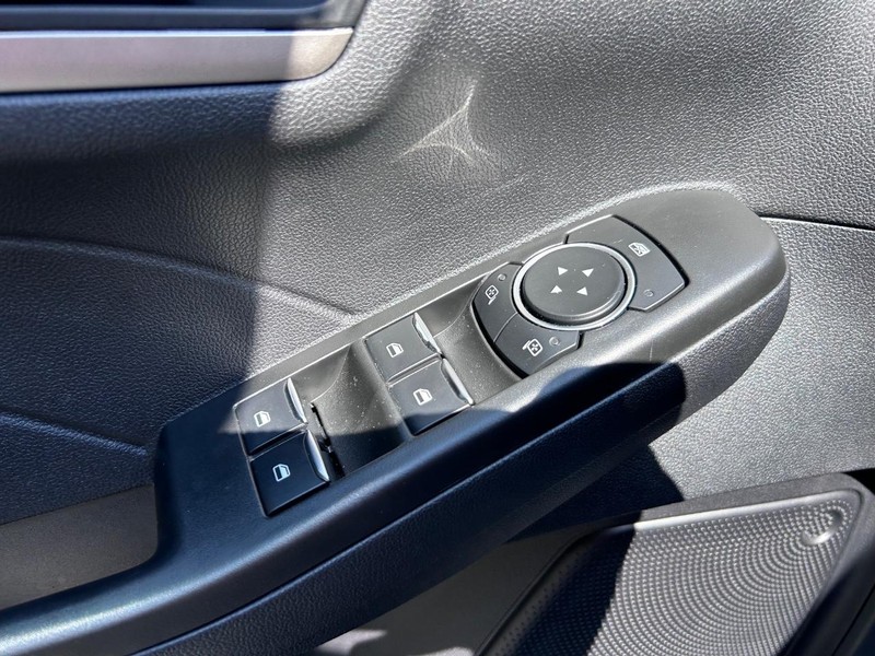Ford Escape Vehicle Image 18