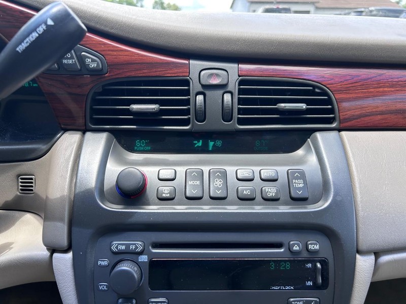 Cadillac DeVille Vehicle Image 12