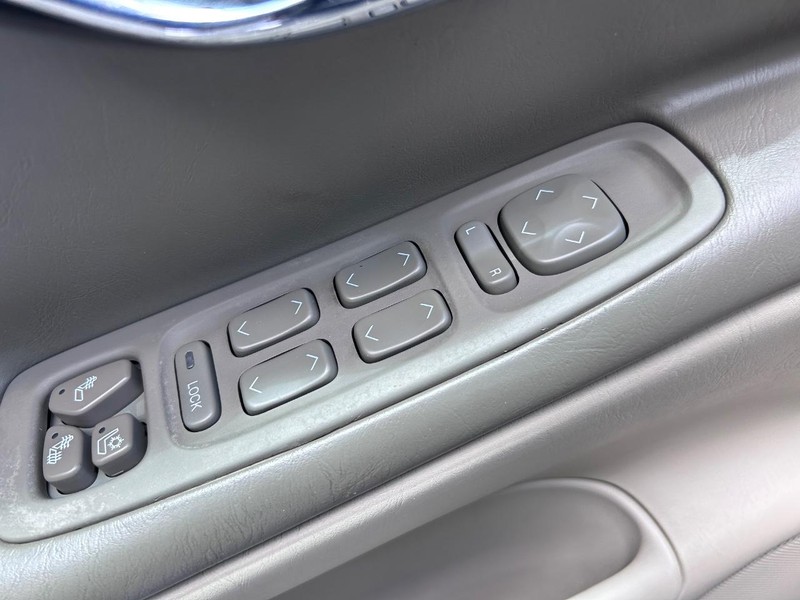 Cadillac DeVille Vehicle Image 15
