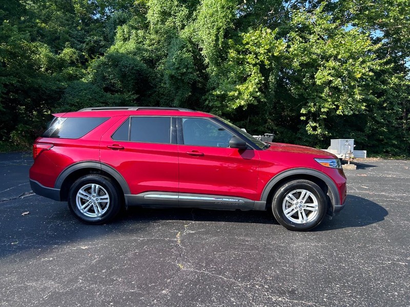 Ford Explorer Vehicle Image 02
