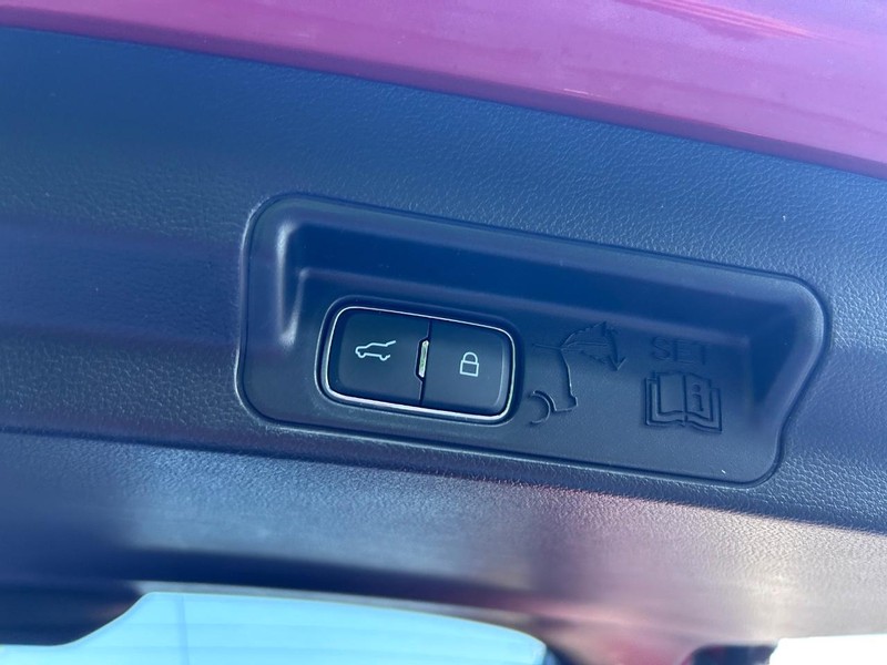 Ford Explorer Vehicle Image 06