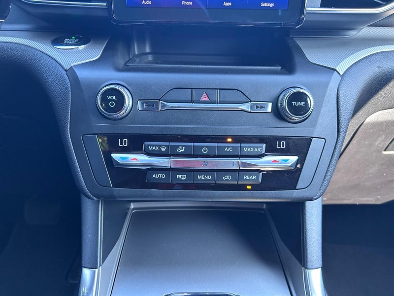 Ford Explorer Vehicle Image 16