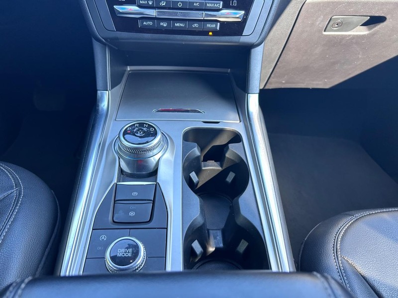 Ford Explorer Vehicle Image 17