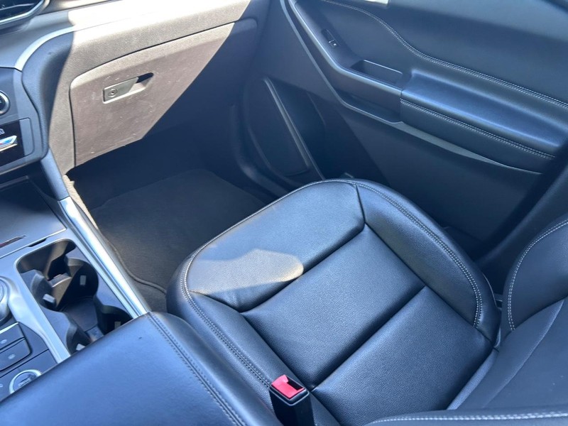 Ford Explorer Vehicle Image 18