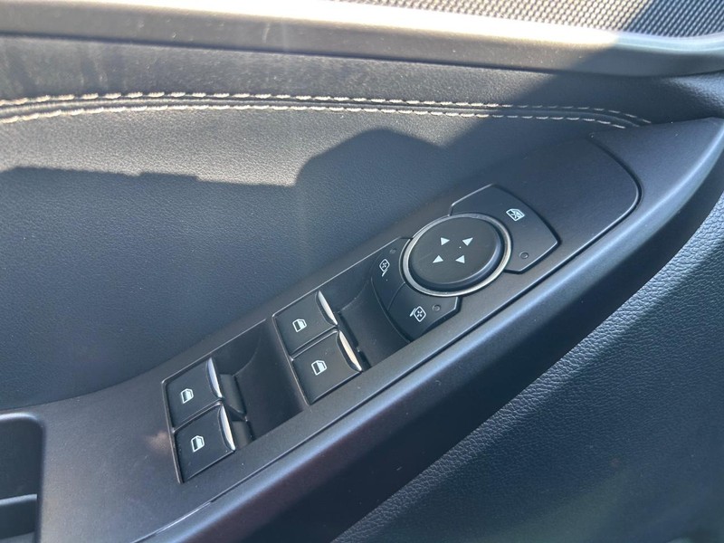 Ford Explorer Vehicle Image 19