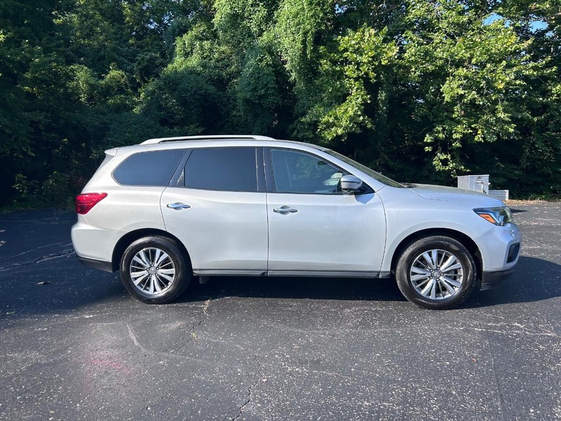 Nissan Pathfinder Vehicle Image 02