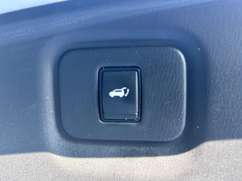 Nissan Pathfinder Vehicle Image 06