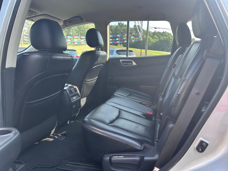 Nissan Pathfinder Vehicle Image 09
