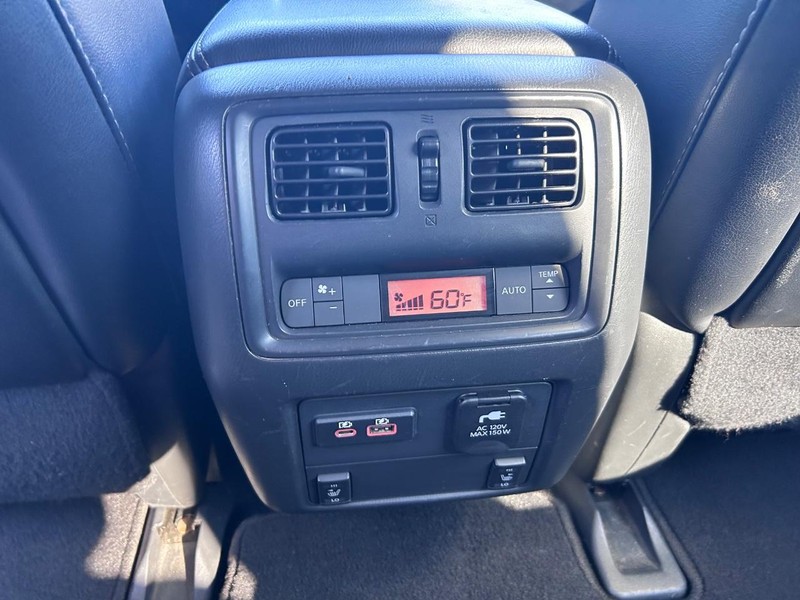 Nissan Pathfinder Vehicle Image 10