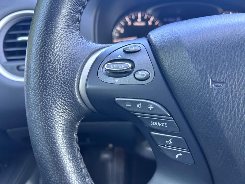 Nissan Pathfinder Vehicle Image 13