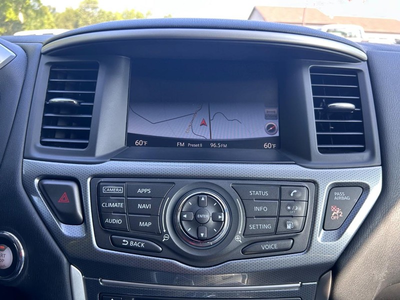 Nissan Pathfinder Vehicle Image 15