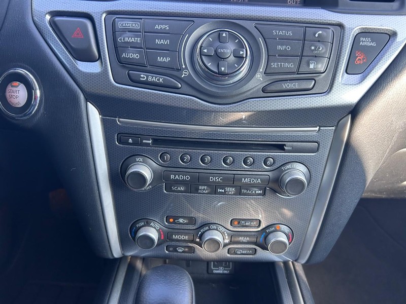 Nissan Pathfinder Vehicle Image 16