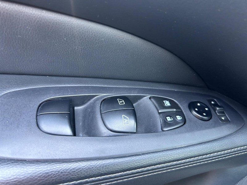Nissan Pathfinder Vehicle Image 19