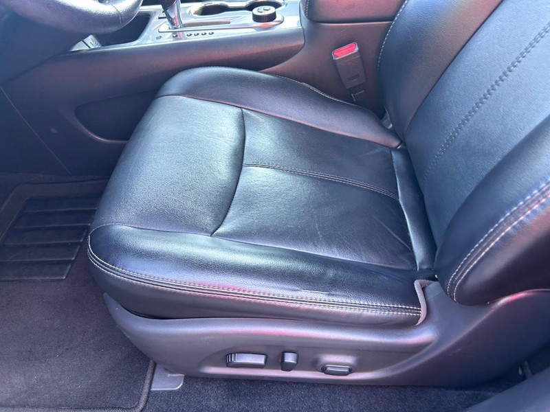Nissan Pathfinder Vehicle Image 21
