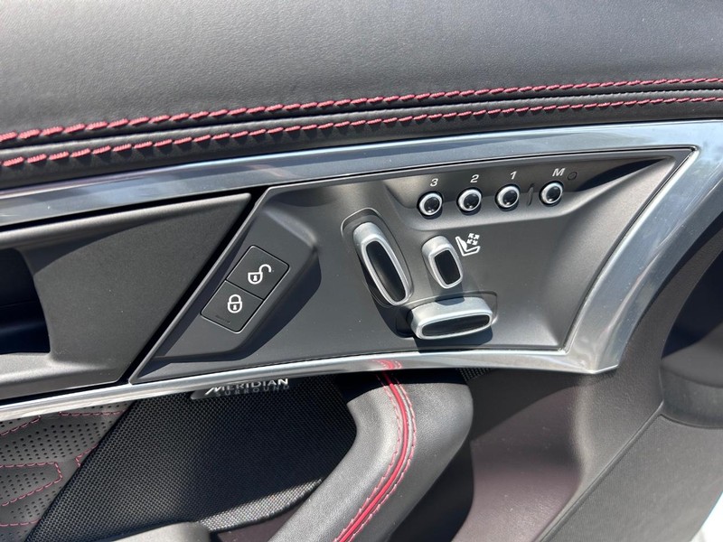 Jaguar F-Type Vehicle Image 18