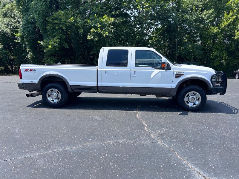Ford Super Duty F-250 SRW Vehicle Image 02