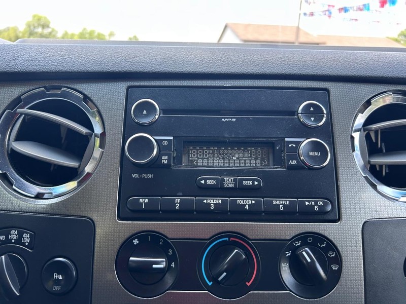 Ford Super Duty F-250 SRW Vehicle Image 10