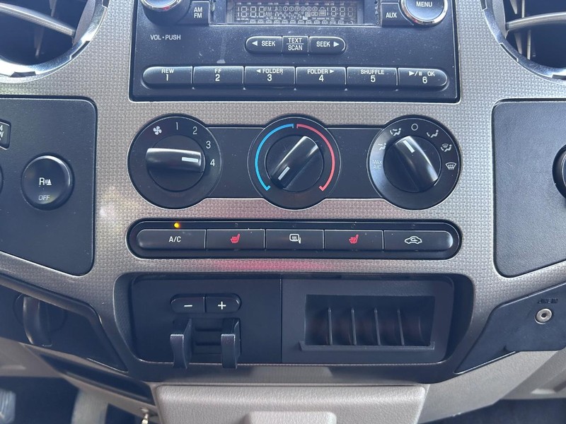 Ford Super Duty F-250 SRW Vehicle Image 11