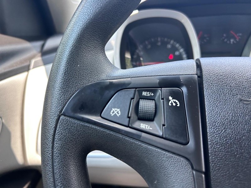 Chevrolet Equinox Vehicle Image 10