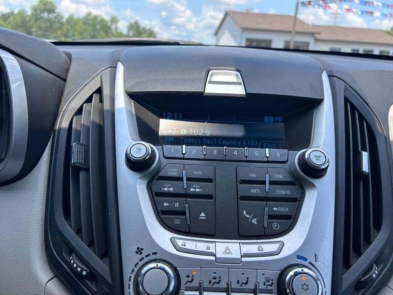 Chevrolet Equinox Vehicle Image 11