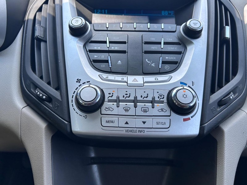 Chevrolet Equinox Vehicle Image 12
