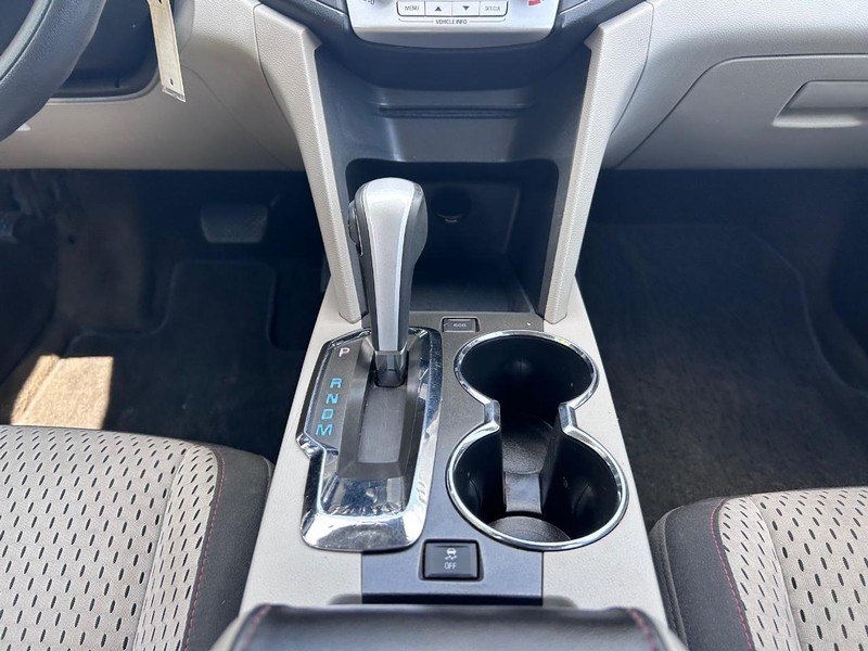 Chevrolet Equinox Vehicle Image 13