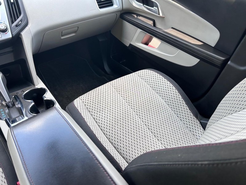 Chevrolet Equinox Vehicle Image 14