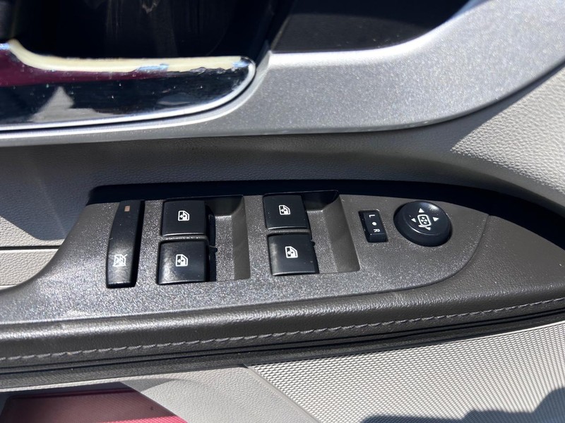 Chevrolet Equinox Vehicle Image 15