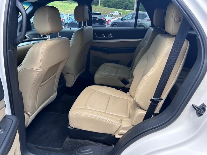 Ford Explorer Vehicle Image 09