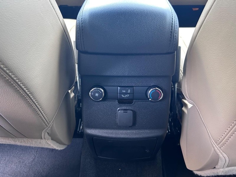 Ford Explorer Vehicle Image 10